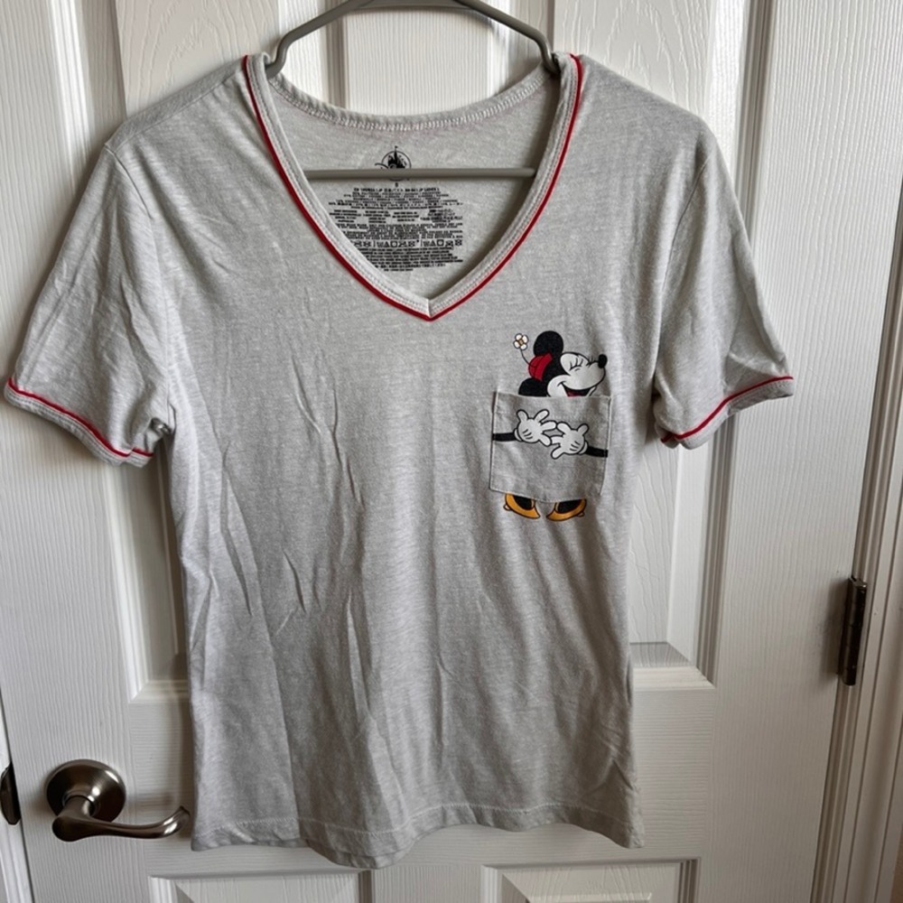 Disney Minnie Mouse‎ Pocket V-Neck T-Shirt Graphic Tee Red Trim Size S - Picture 9 of 9